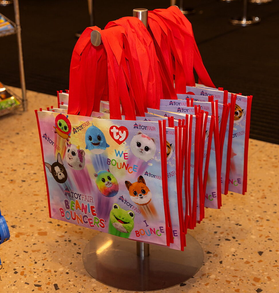 sponsorship-lanyard-stand